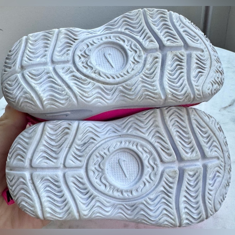 Nike Shoes - Picture 6 of 7